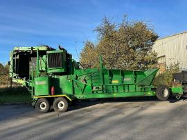 Woodchipper & shredder BANDIT BEAST 1680 |  Waste wood processing | Woodworking machinery | Lift cranes s.r.o.